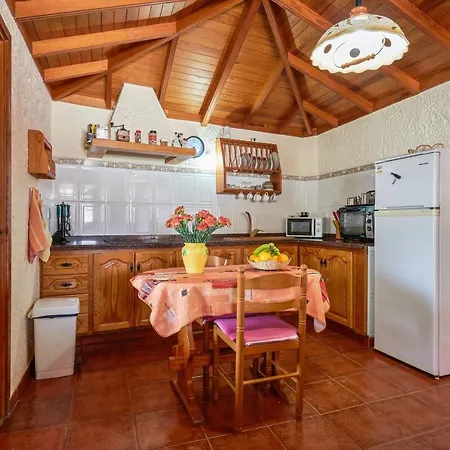 Дом отдыха Charming House In With Shared Pool *