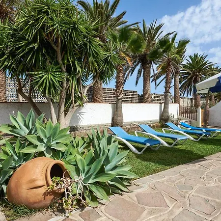 Дом отдыха Charming House In With Shared Pool *
