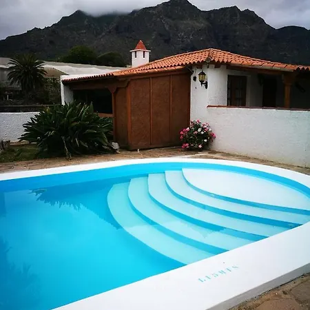Charming House In With Shared Pool Nyaraló