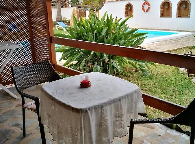 Semesterbostad Charming House In With Shared Pool Buenavista Del Norte