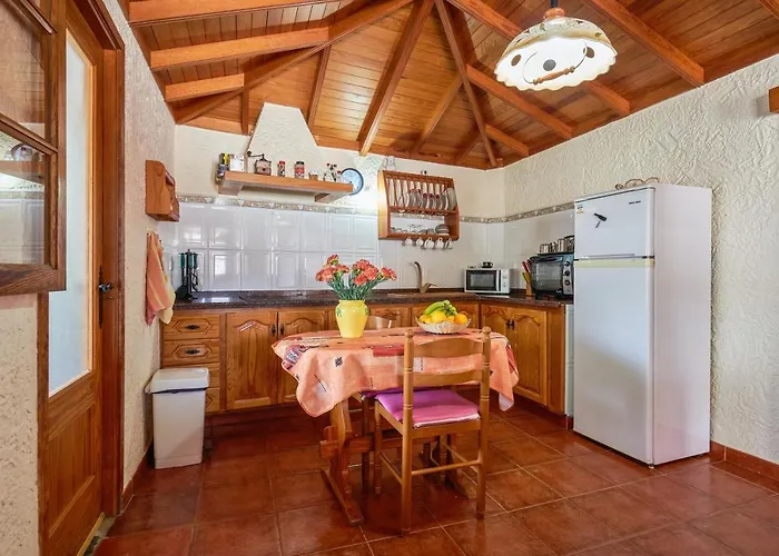 Semesterbostad Charming House In With Shared Pool *