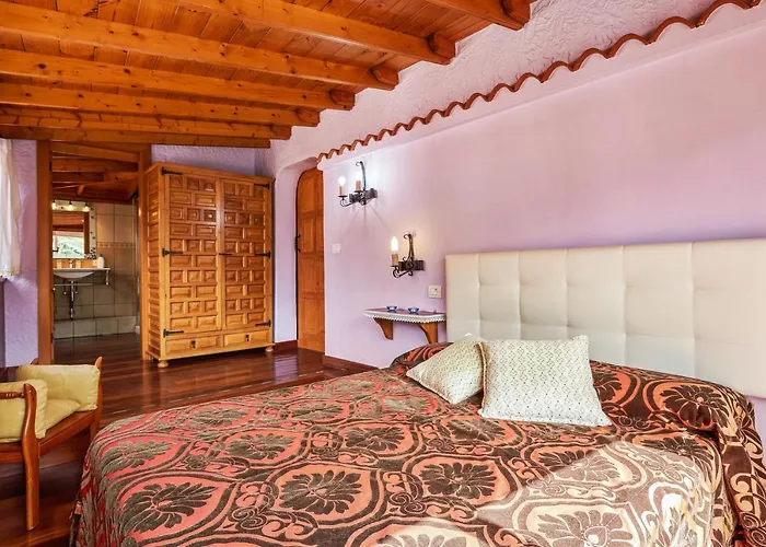 Charming House In With Shared Pool Semesterbostad