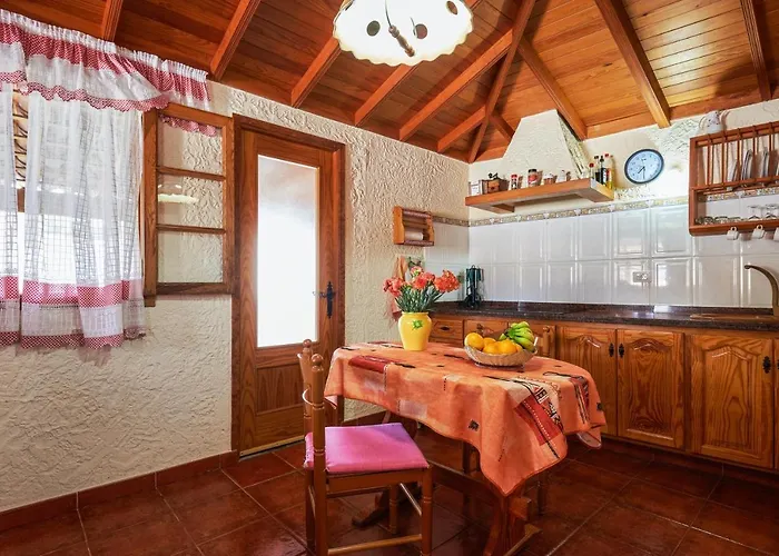 Semesterbostad Charming House In With Shared Pool