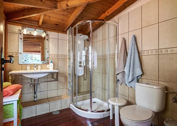 Semesterbostad Charming House In With Shared Pool